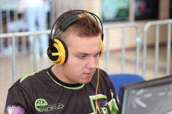 什么是“博弈中的锚定效应”？博彩公司如何通过第一个赔率锁定你的预判。（博弈中的锚定效应：博彩公司如何用首个赔率左右你的判断）