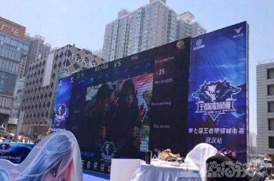 反手不