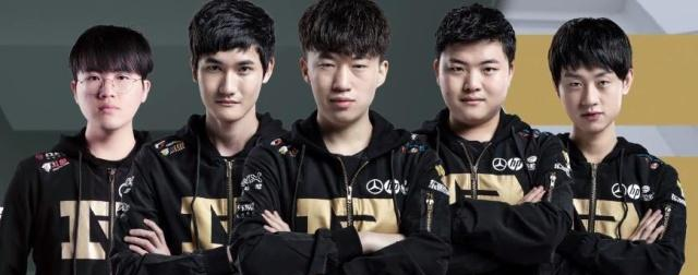 LNG Esports 的首发阵容今天：上路选手 ZIKA ，中路选手 haichao ，下路选手 Photic