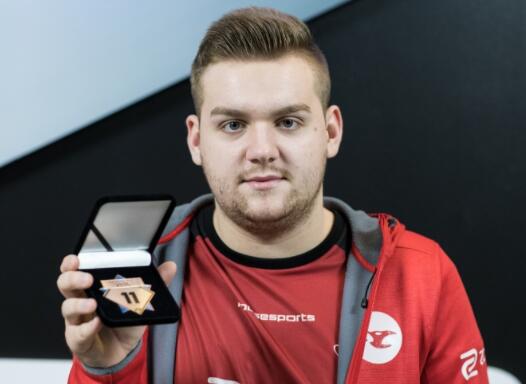 什么是“博弈中的道德风险”？解析假球、假赛对博彩生态的毁灭性打击。（透视博弈中的道德风险：假球与假赛如何摧毁博彩生态）