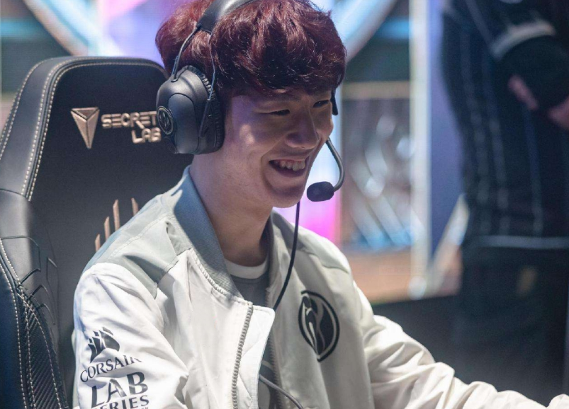 锦标赛中的钱圈（ITM）心态：求稳还是冲冠（锦标赛钱圈心态：稳拿奖金还是全力争冠）